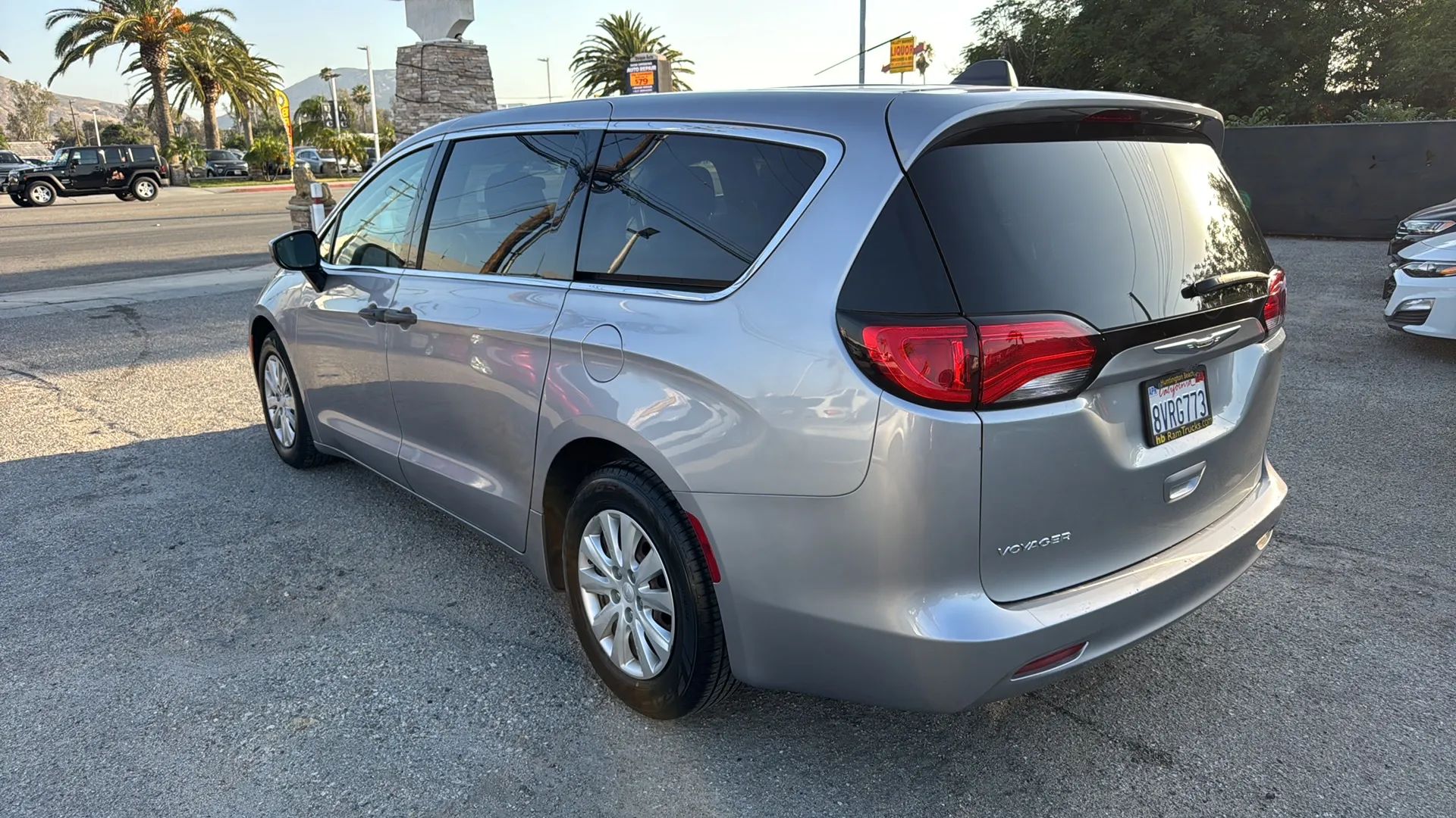 2021 Chrysler Voyager L - Photo 6
