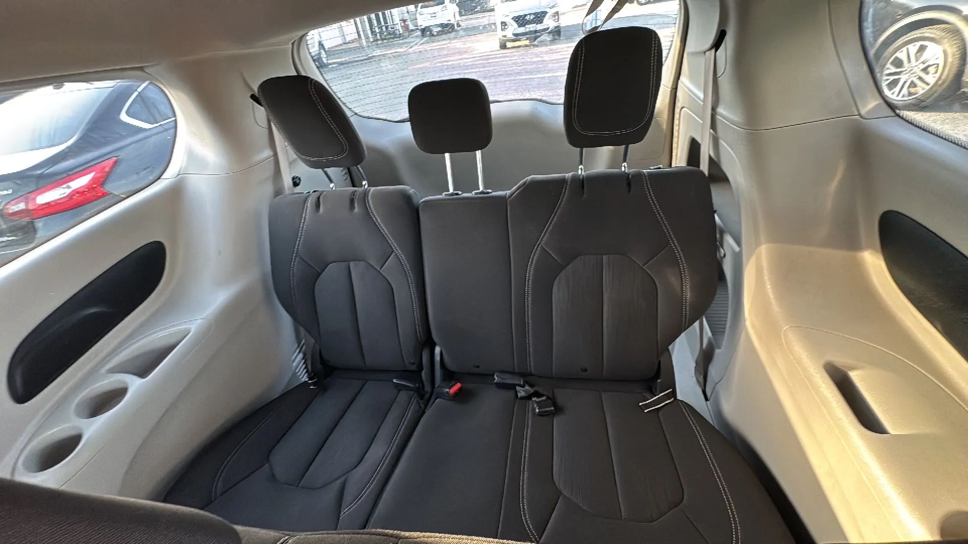2021 Chrysler Voyager L - Photo 12