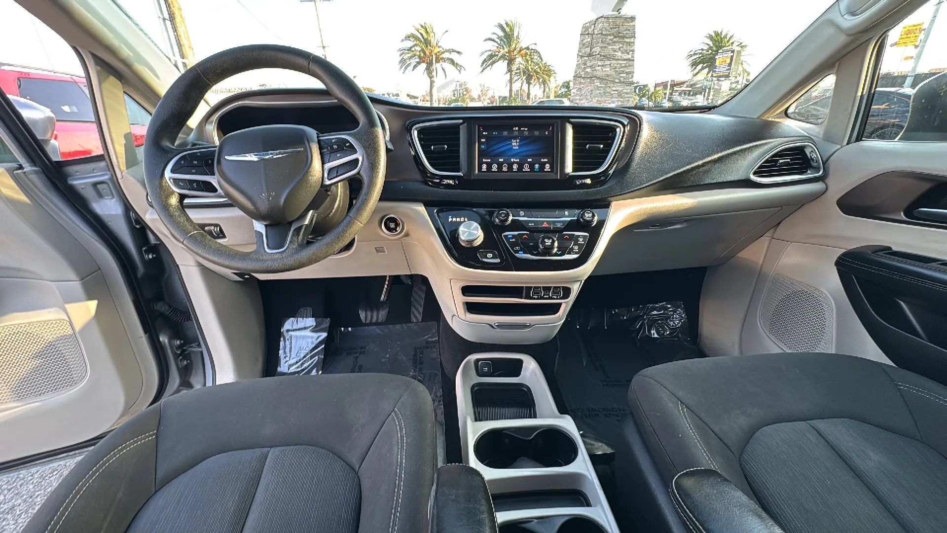2021 Chrysler Voyager L - Photo 13