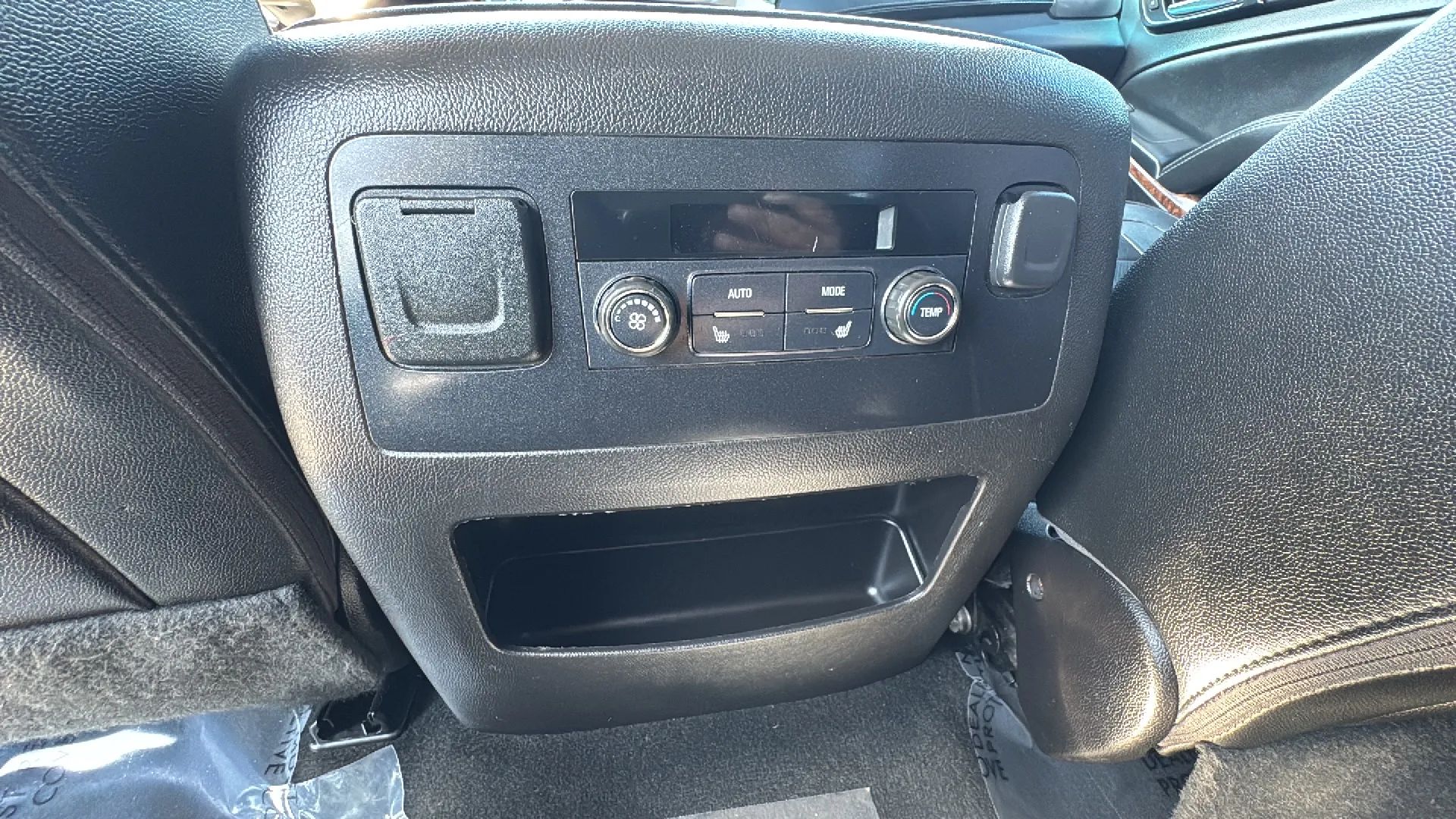 2017 Chevrolet Suburban Premier - Photo 13