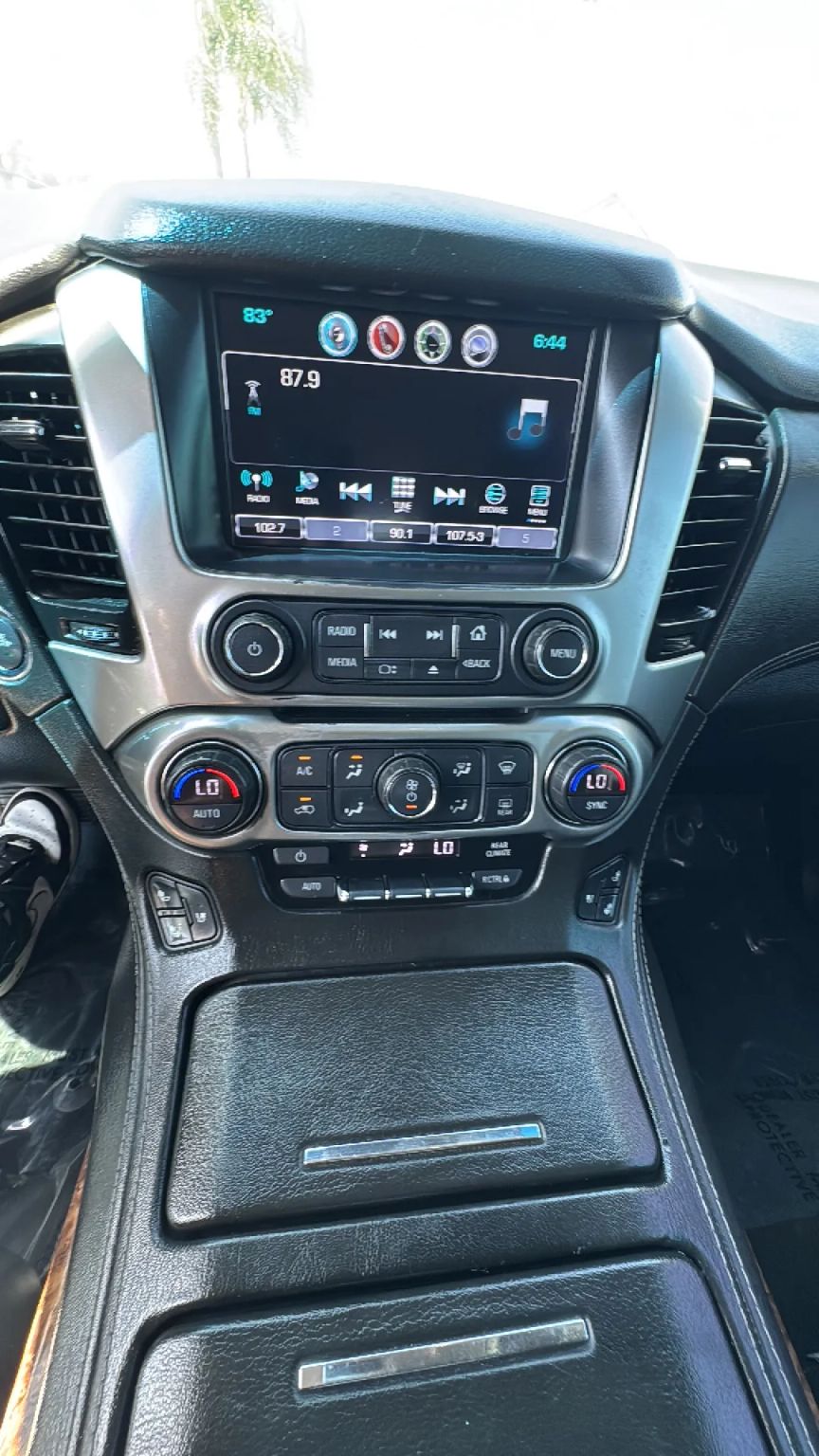 2017 Chevrolet Suburban Premier - Photo 18