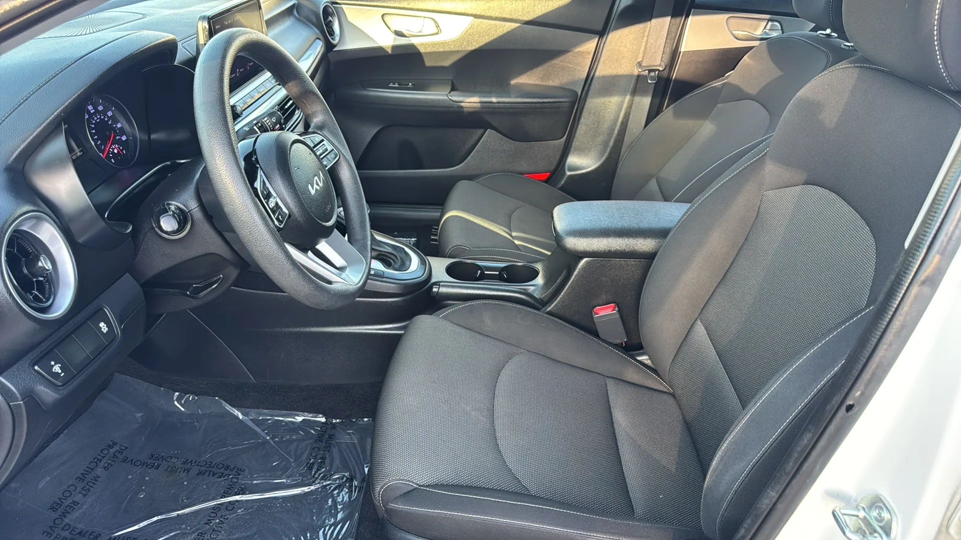 2023 Kia Forte LXS - Photo 15