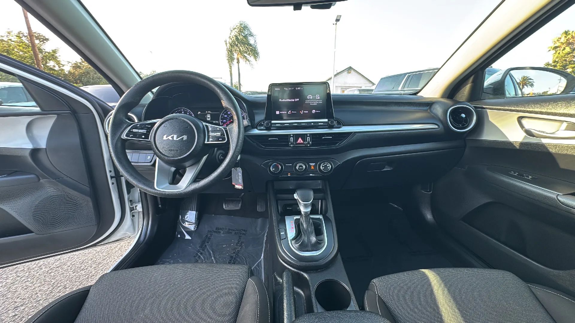 2023 Kia Forte LXS - Photo 13