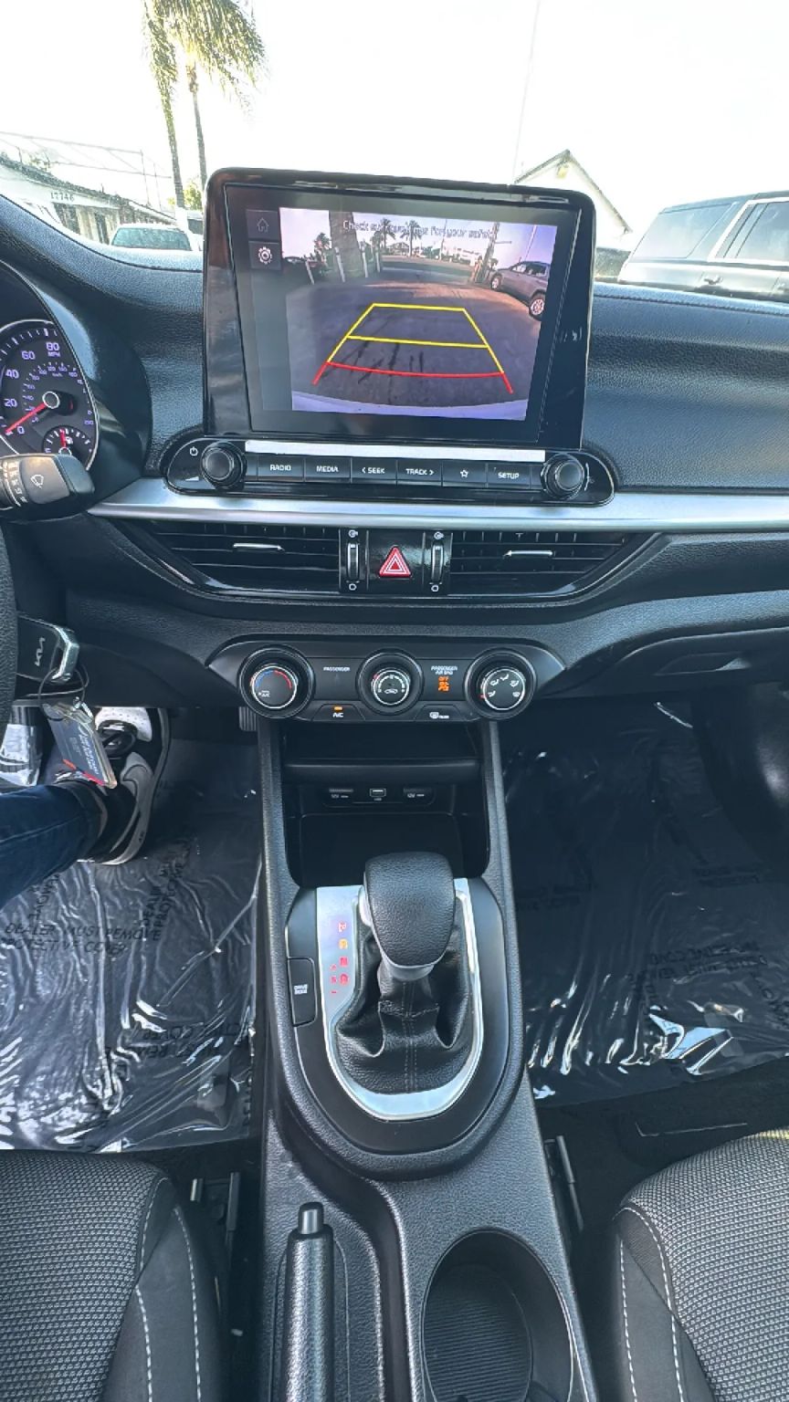 2023 Kia Forte LXS - Photo 12