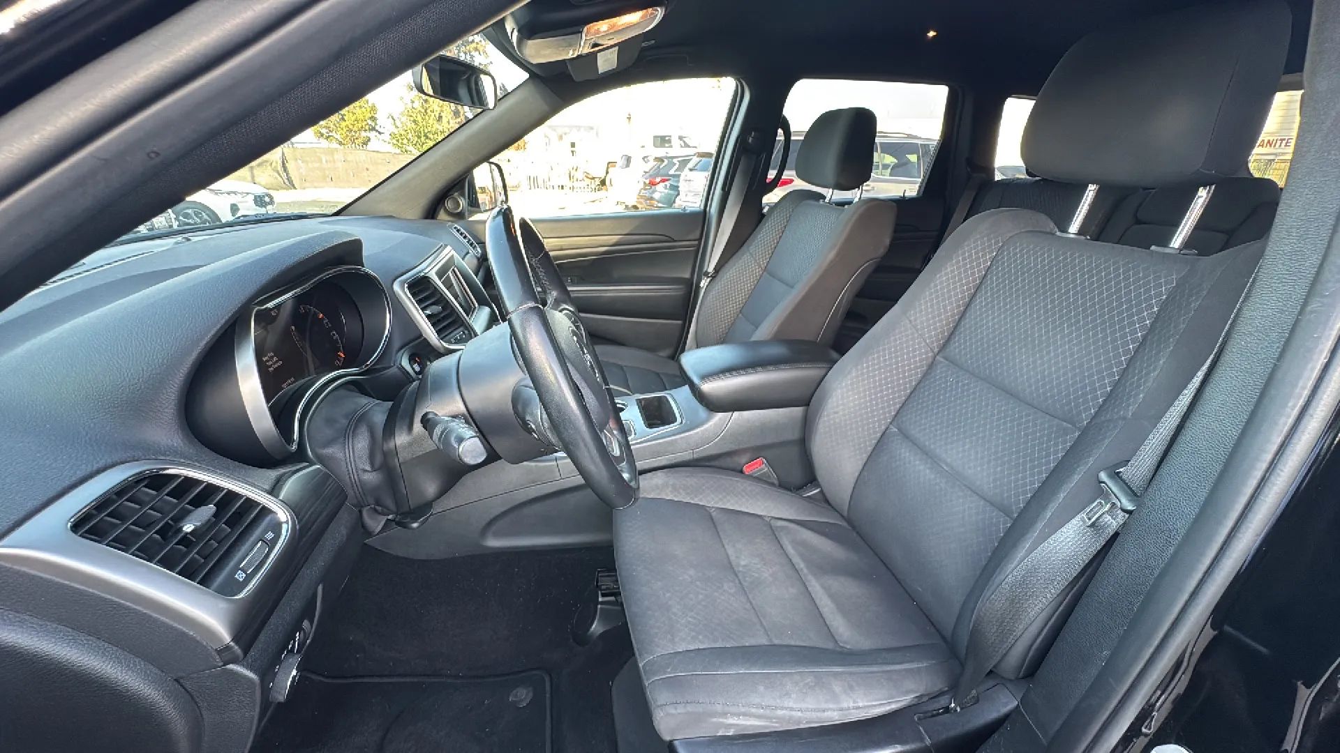 2019 Jeep Grand Cherokee Laredo E - Photo 13